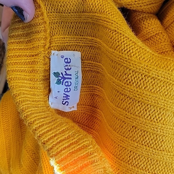 Vintage Golden Cardi - Picture 5 of 10